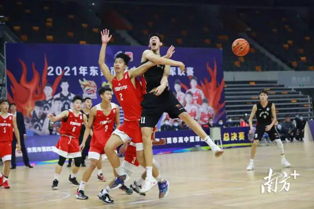 儿童如何在游戏中学习篮球技术_1